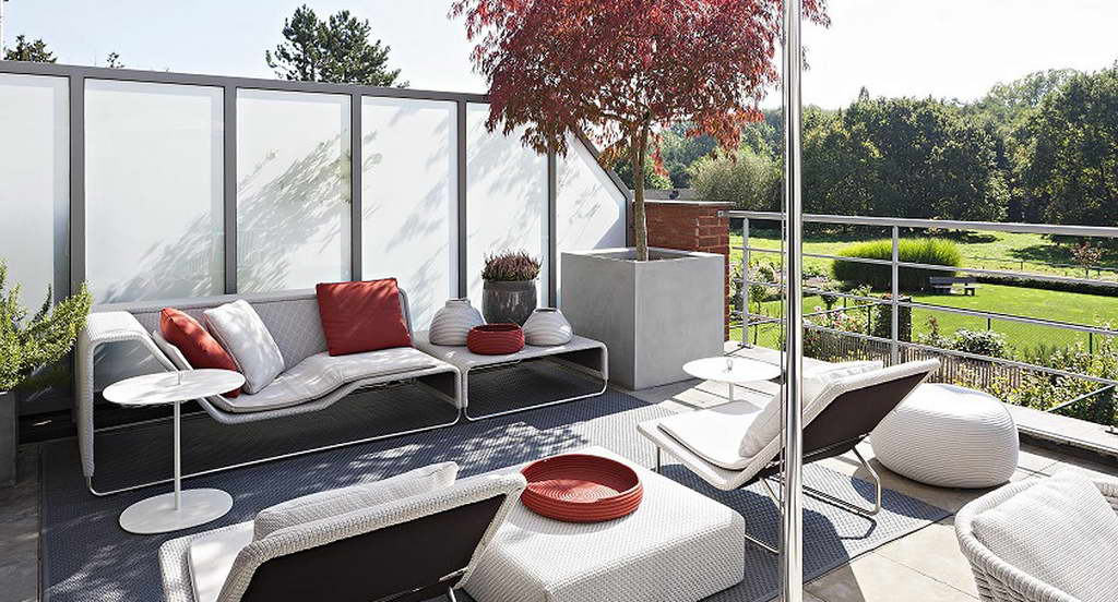 designer outdoor living spaces,luxury garden seating,outdoor lounge sofa and chairs,red and white outdoor cushions,paola lenti outdoor furniture,