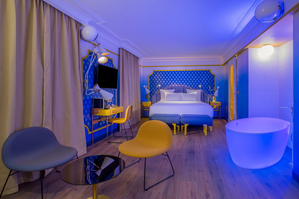 SUITE-BLUE-SUNSHINE-3-IDOL-HOTEL-PARIS-8.jpg