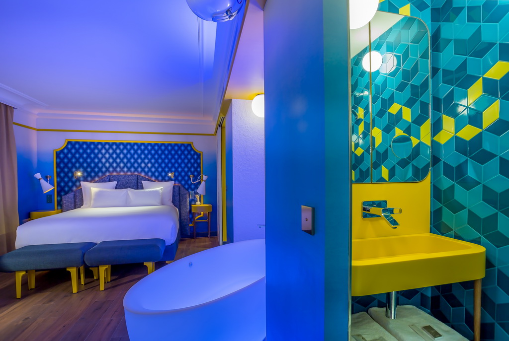SUITE-BLUE-SUNSHINE-4-IDOL-HOTEL-PARIS-8.jpg