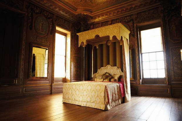 Savoir-Beds_Royal-Bed1_resize.jpg