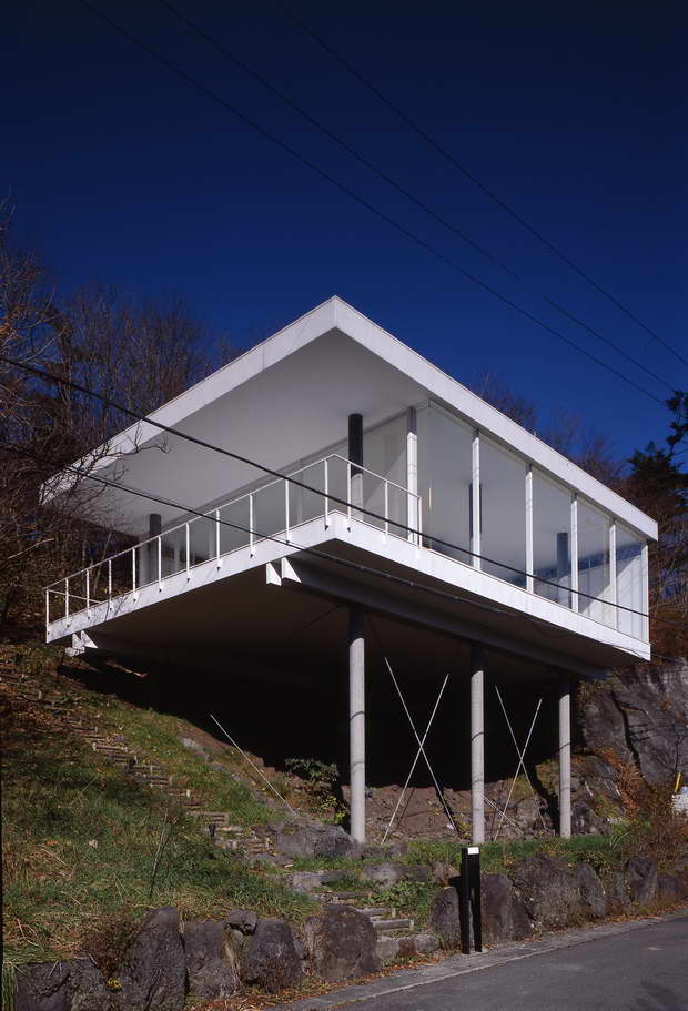 Shigeru-Ban-PC-Pile-House-01_3_resize.jpg