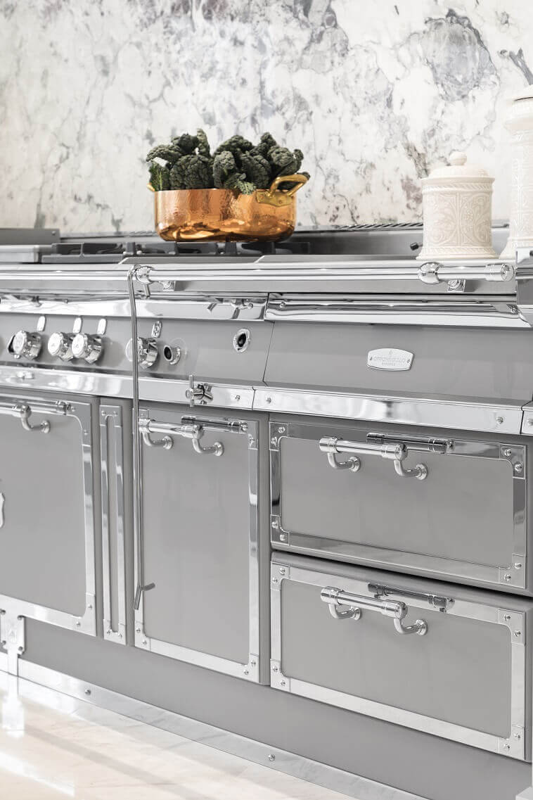 professional kitchen in grey,silver gray kitchen design,winter kitchen decorating colors,stainless steel and gray kitchen cabinets,gray drawer kitchen cabinet,