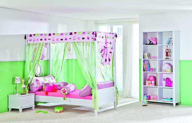 Sophia-bed_canopy-high-Sophia_resize.jpg