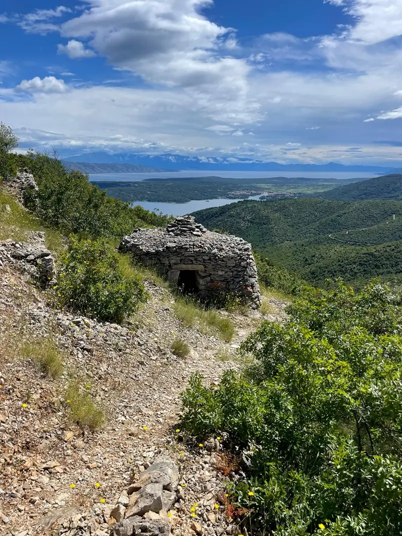 Stone Hut “Trim”, Hvar Island, Archi-living.com