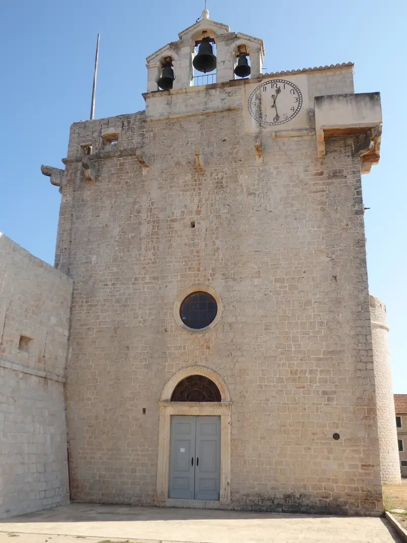 The Church (fortress) of St. Mary of Mercy in Vrboska on Hvar Island, What to See on Hvar Island: Amazing Sights, Archi-living.com