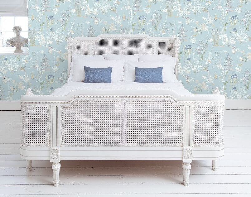 blue and white bedroom décor,french chic style interior design,archi-living.com,wallpaper designs inspired by women,floral wallpaper for bedroom walls,