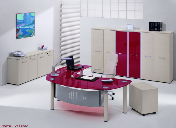 red office desk,red office furniture ideas,glass office table,modern offices ideas,ergonomic furniture,