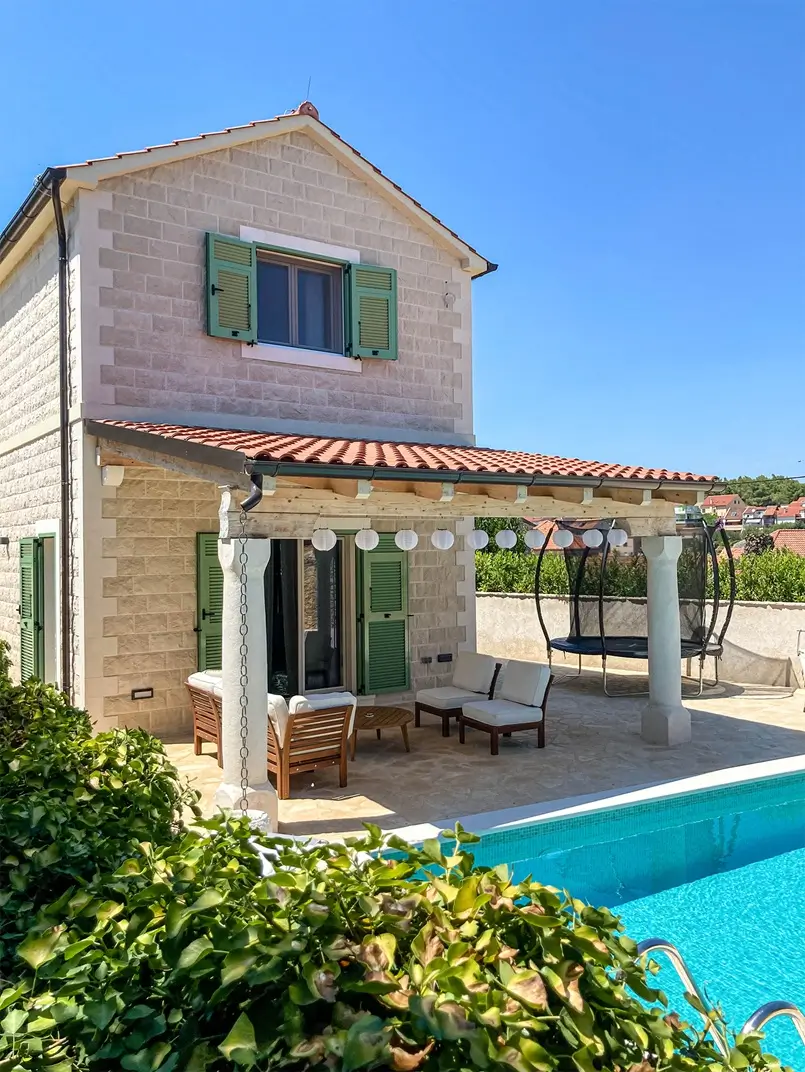 Vila Lesina in Vrboska on Hvar Island / Interior Design by Lana Anderson and Mejra Mitrovich / Photo by Gordana Makić, Archi-living.com