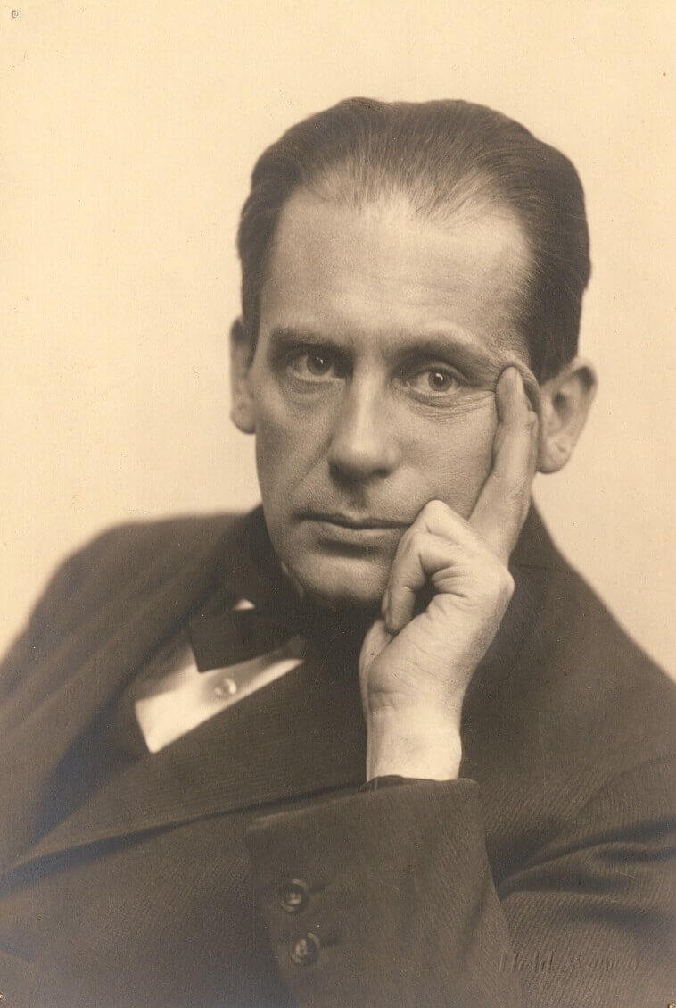 architect Walter Gropius,Bauhaus founder,famous Bauhaus architects,Bauhaus arts and architecture academy,Thuringia Germany