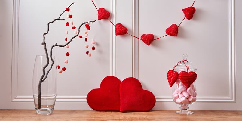Heart-Themed Décor for a Romantic Interior, 8 Decorative Ideas for a Romantic Weekend