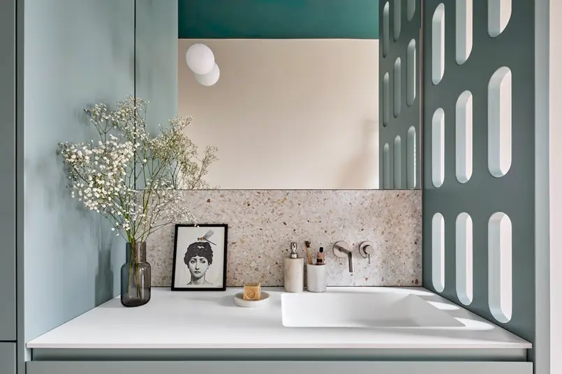 modern bathroom design in green, white and beige, archi-living.com