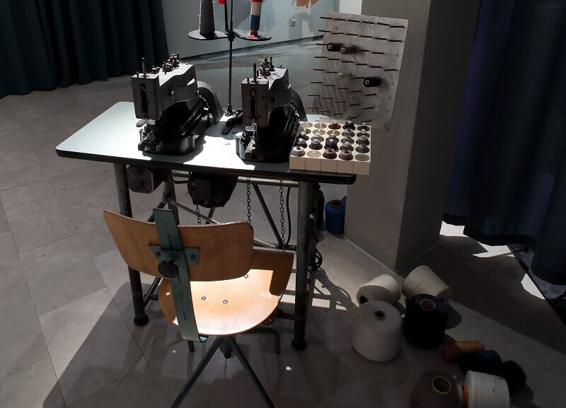 sewing machine exhibition,fashion exhibition interior design,muzej za umjetnost i obrt izložbe,history of croatian fashion design,brigada design zagreb,