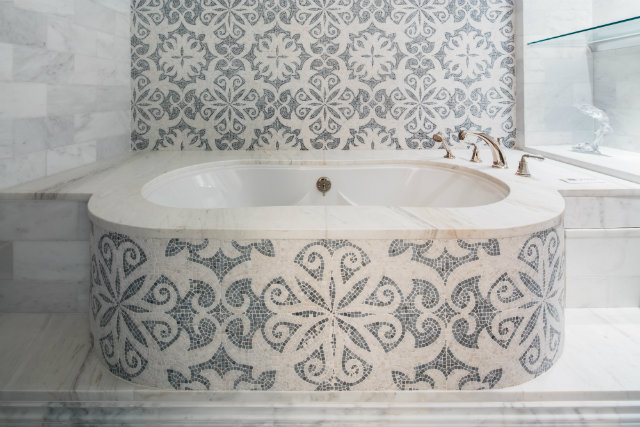 Frank Lloyd Wright's New York apartment,celebrity architects,mosaic-tiled bathtub,luxury bathroom design,art deco apartment design ideas,