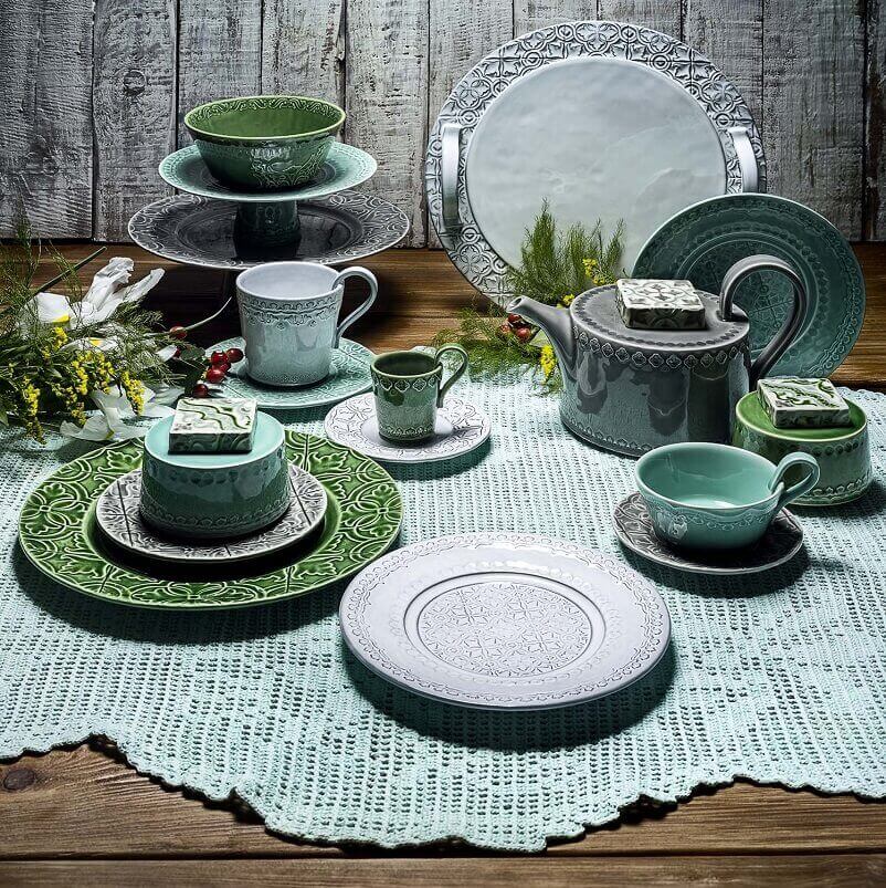 design ideas for dining room table,green table plate,breakfast table setting ideas,holiday table decorating ideas,green dining room decorating ideas,