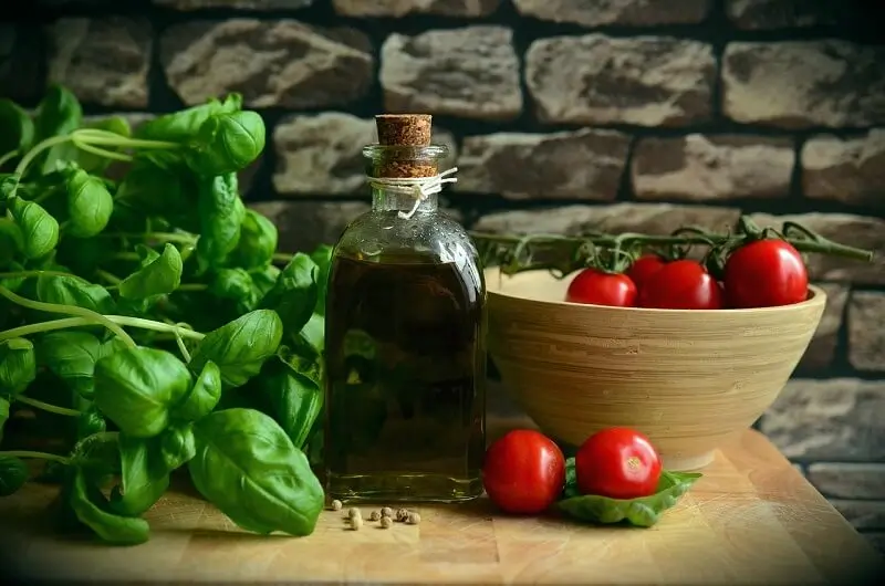 tomatoes, olive oil, aromatic herbs, plant based diet, archi-living.com