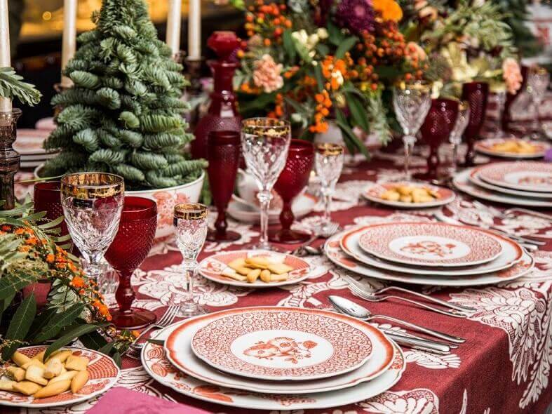 how designers decorate for Christmas,color palette holidays,color themes for Christmas tree,Christmas table decorations how to make,holiday table centerpieces ideas,