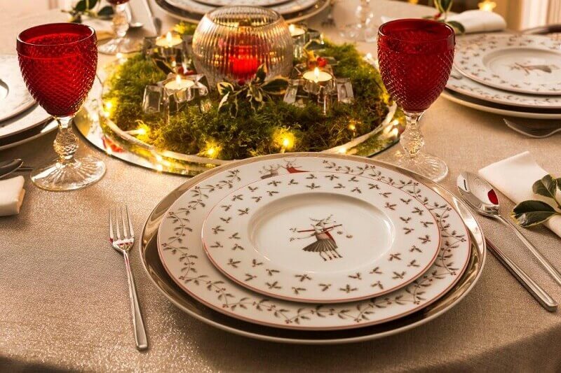 holiday lights table centerpiece ideas,Christmas table centerpiece with candles,red decorative glassware,luxury Christmas table settings,Christmas dinner table decor,